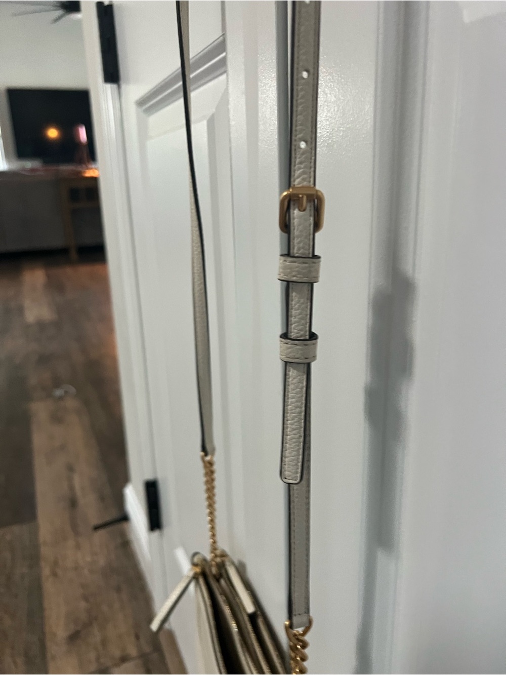 Tory Burch Cream Pebbled Leather Crossbody with Gold Hardware - Picture 11 of 15